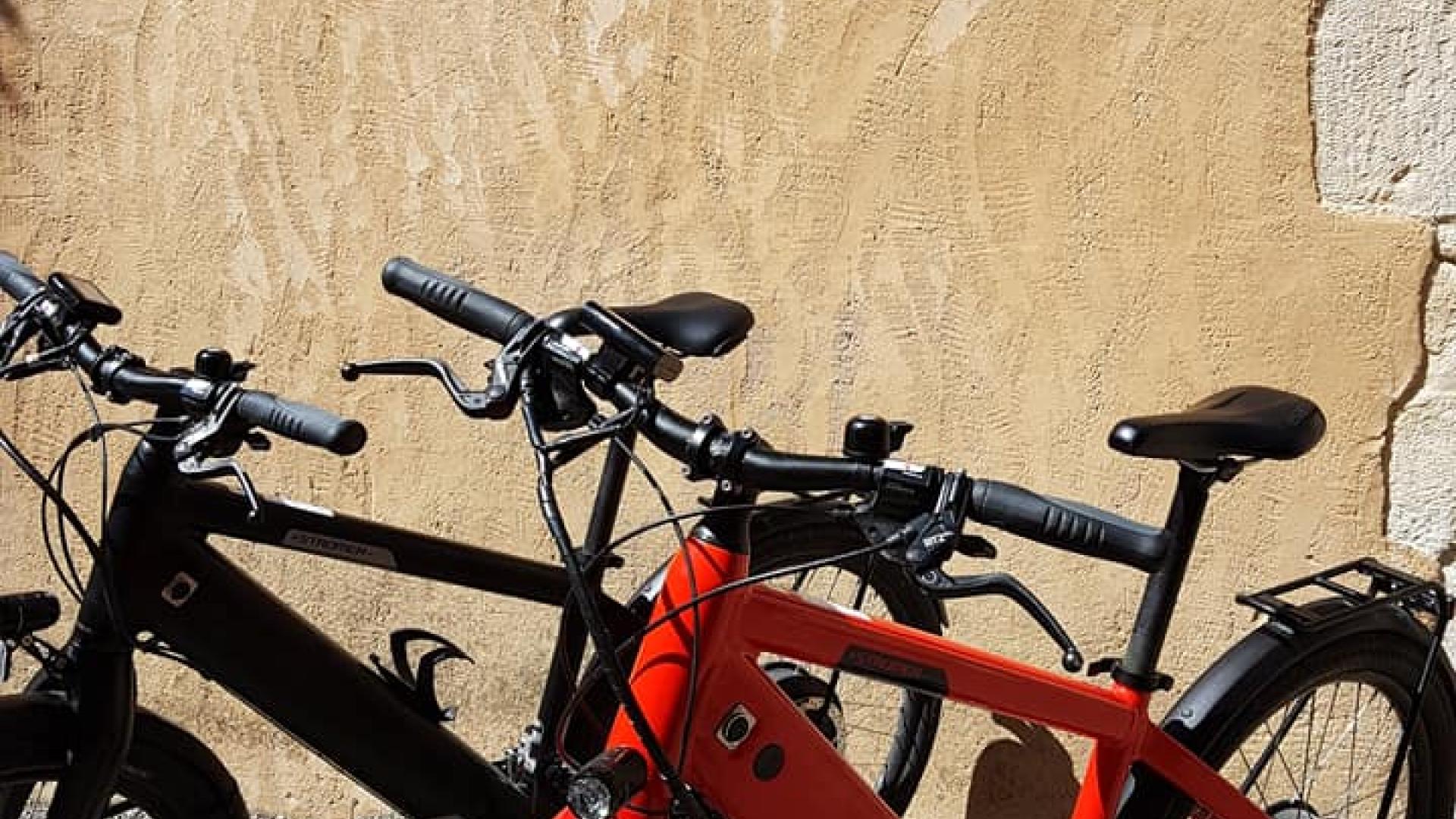 Nos Vélos BMC Stromer vous emporteront confortablement sur les magnifiques routes du Luberon. A vous les visites des plus beaux villages de France sans les contraintes liées à l'automobile ! Nous vous accompagnerons sur demande pour des sorties découvertes (Tarif 50 euros la demie journéepar personneillons hors location des vélos)  