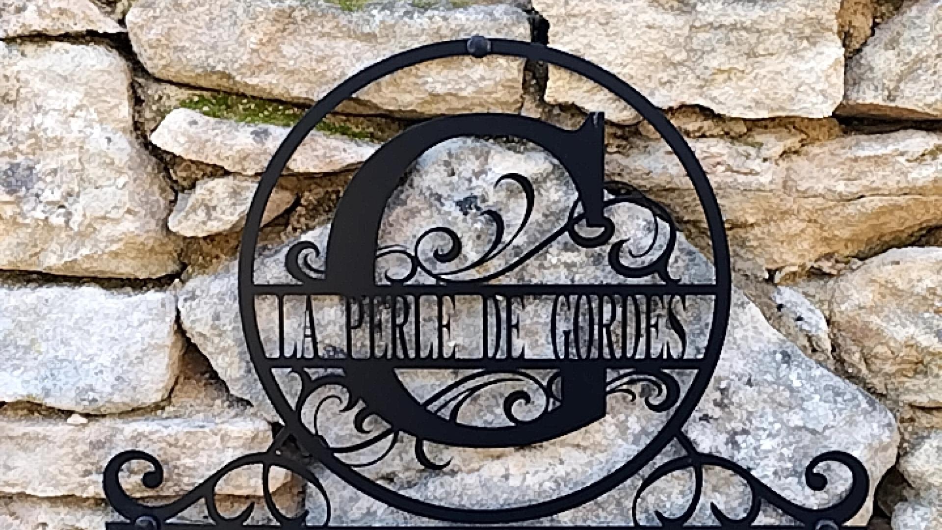le marquage de votre place privative de la perle de Gordes ( Luberon / Provence )