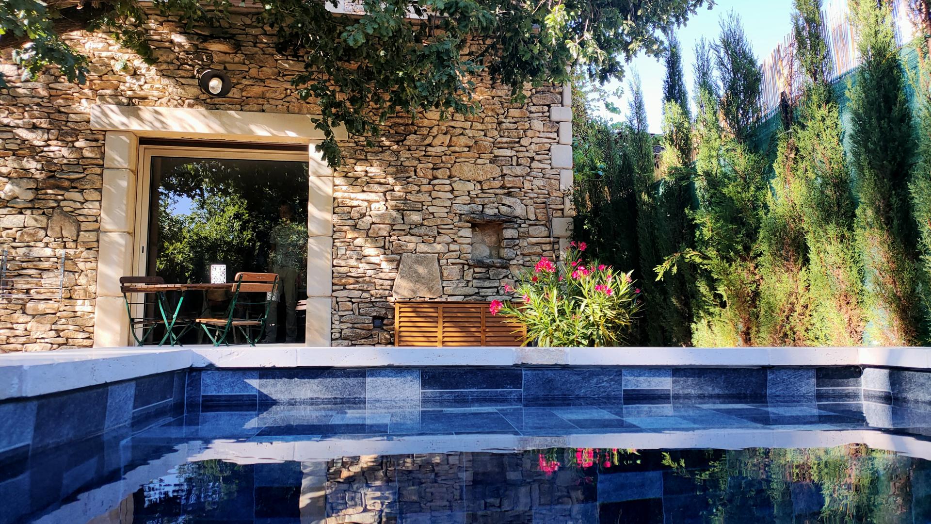 la Piscine privative de la perle de Gordes ( Luberon / Provence ) 